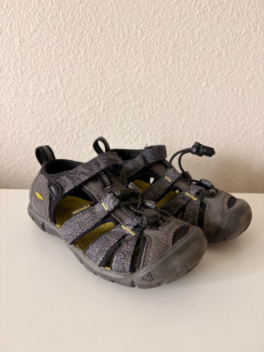 KEEN seacamp 2 size 10 little kid